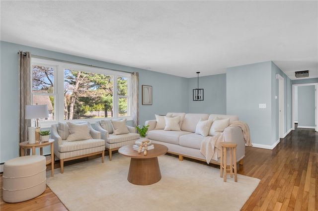 6 Acre Avenue, Barrington, RI 02806