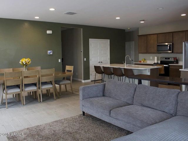 8219 S 44th Glen, Laveen, AZ 85339