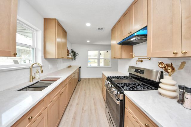 1106 Marshall Street, Deer Park, TX 77536