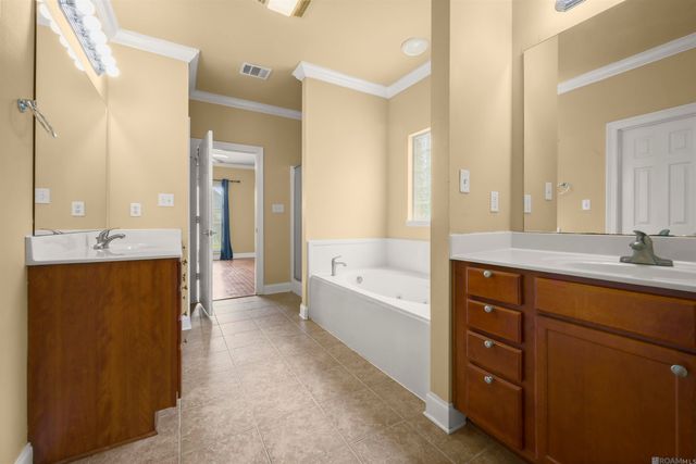 11414 Pleasant Knoll Dr, Denham Springs, LA 70726