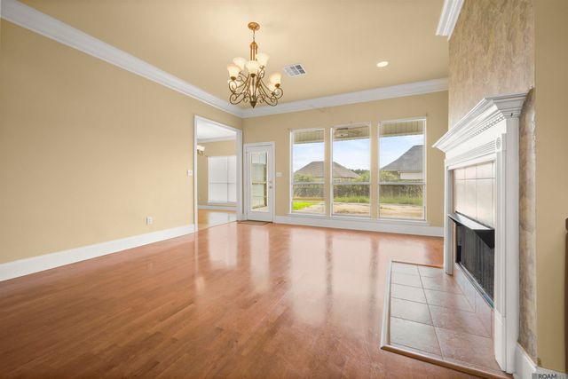 11414 Pleasant Knoll Dr, Denham Springs, LA 70726