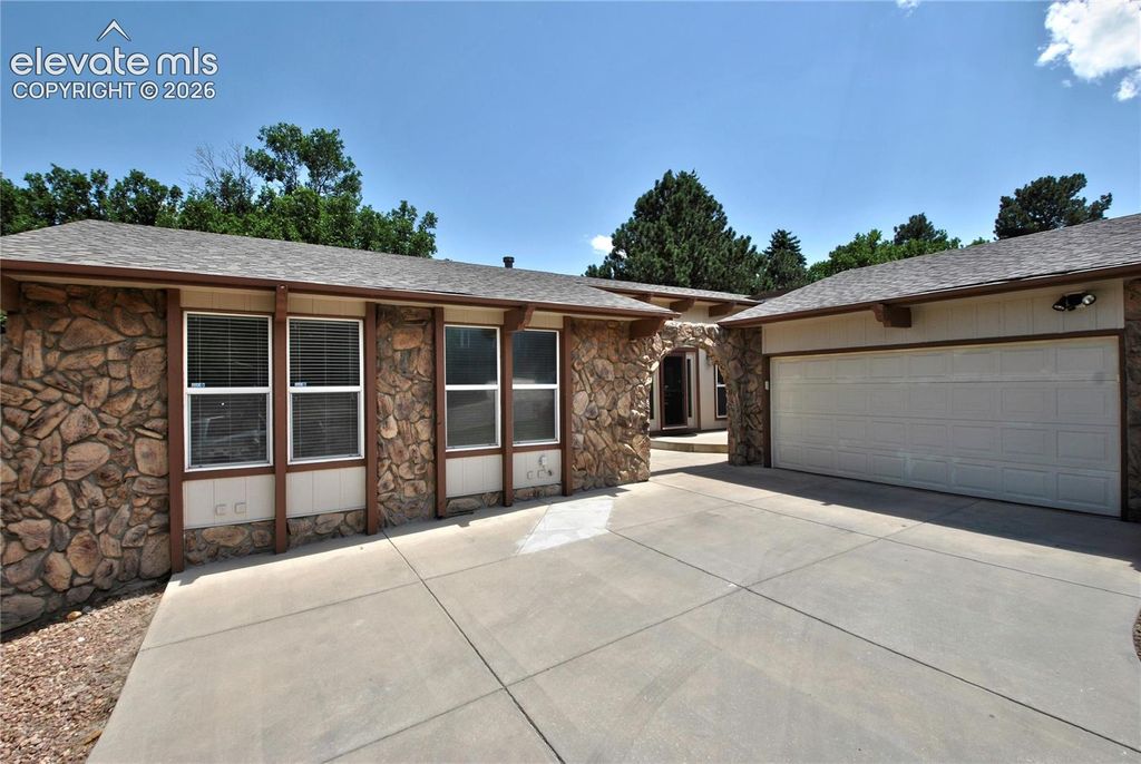 6129 Applewood Ridge Circle, Colorado Springs, CO 80918