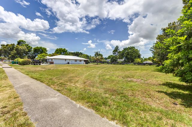 2171 Sunshine Boulevard, Naples, FL 34116