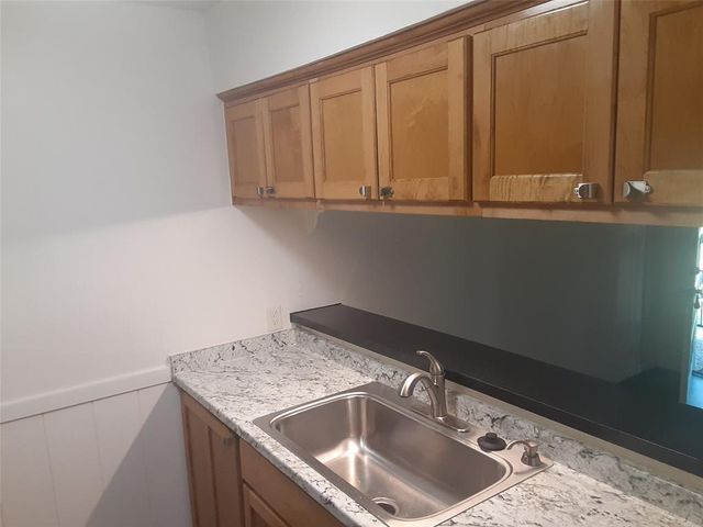 711 Eberhart LN 107, Austin, TX 78745