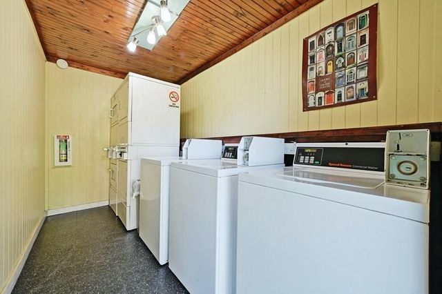 711 Eberhart LN 107, Austin, TX 78745
