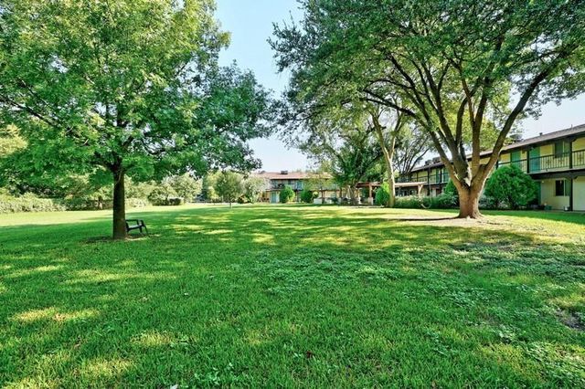 711 Eberhart LN 107, Austin, TX 78745