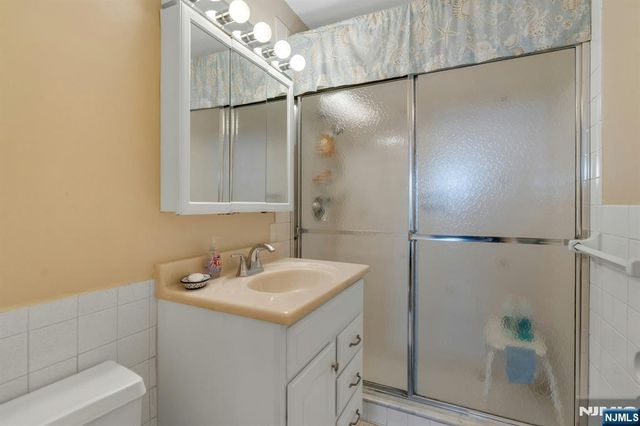 2000 Linwood Avenue 5A, Fort Lee, NJ 07024