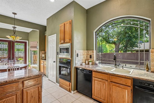 2609 Creekside Way, Highland Village, TX 75077