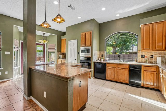 2609 Creekside Way, Highland Village, TX 75077