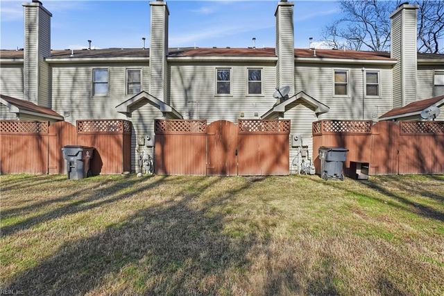 5 Hard Wood DR, Hampton, VA 23666