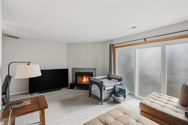 5 Hard Wood DR, Hampton, VA 23666