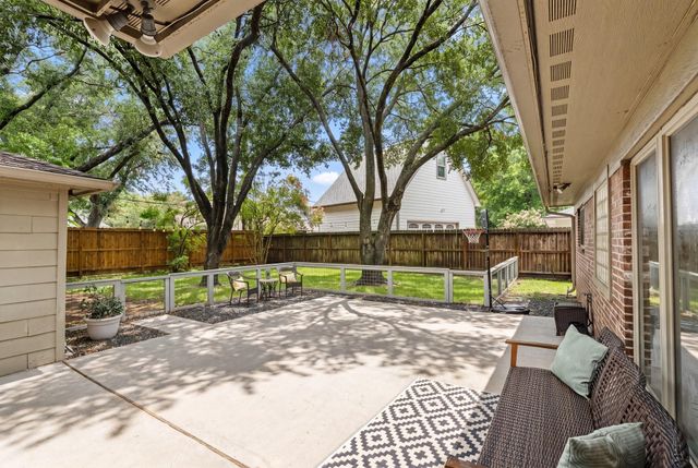 10738 Cedar Creek Drive, Houston, TX 77042