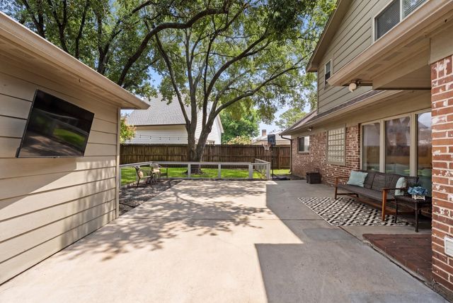 10738 Cedar Creek Drive, Houston, TX 77042