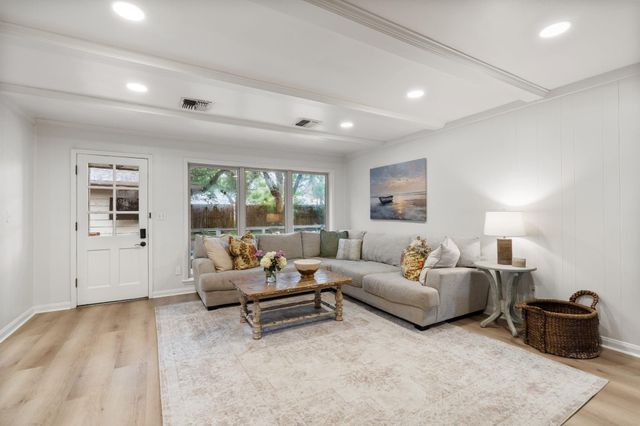 10738 Cedar Creek Drive, Houston, TX 77042