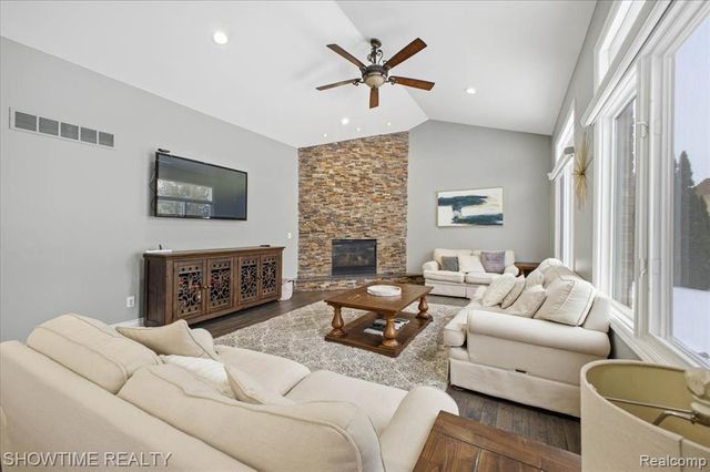 4157 Springbrook Drive, Sterling Heights, MI 48314