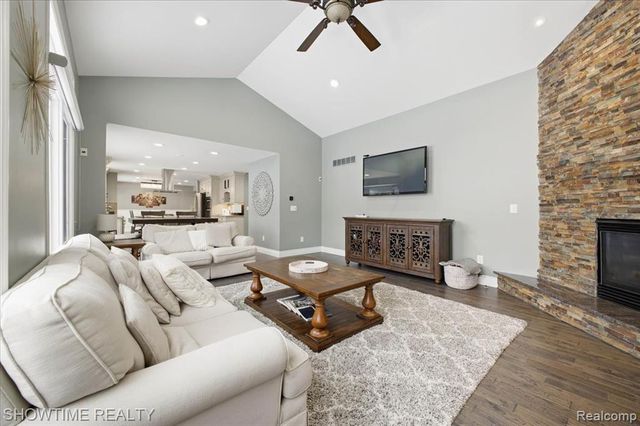 4157 Springbrook Drive, Sterling Heights, MI 48314