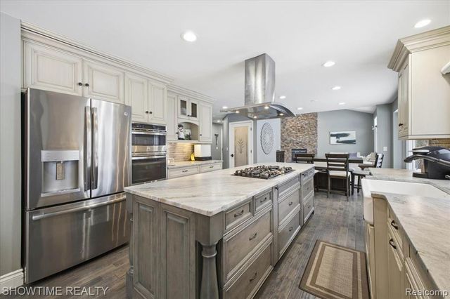 4157 Springbrook Drive, Sterling Heights, MI 48314