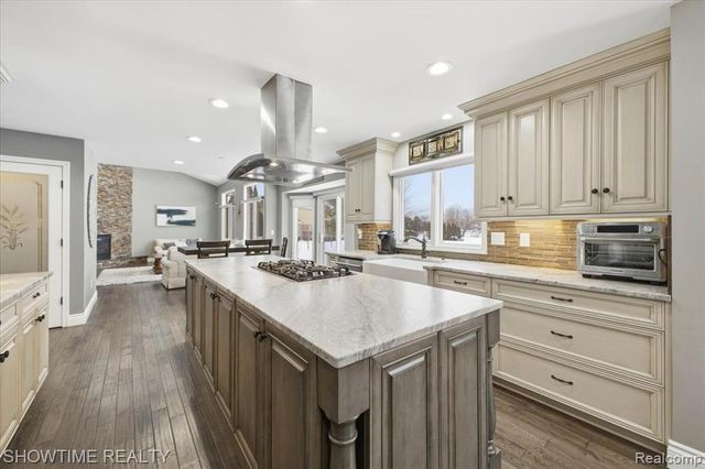 4157 Springbrook Drive, Sterling Heights, MI 48314