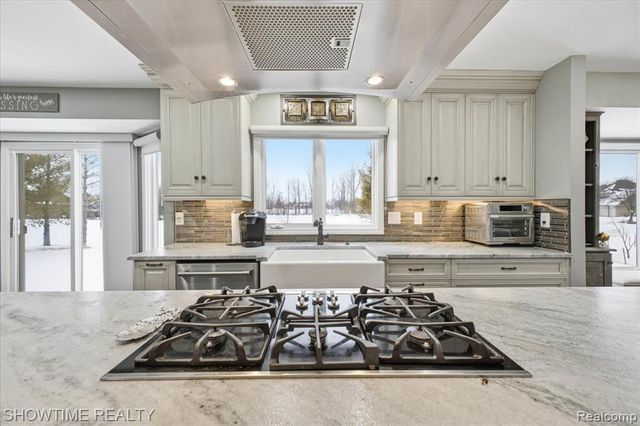 4157 Springbrook Drive, Sterling Heights, MI 48314