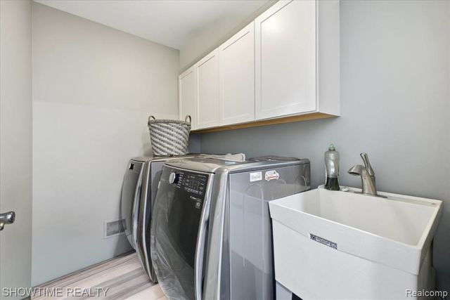 4157 Springbrook Drive, Sterling Heights, MI 48314