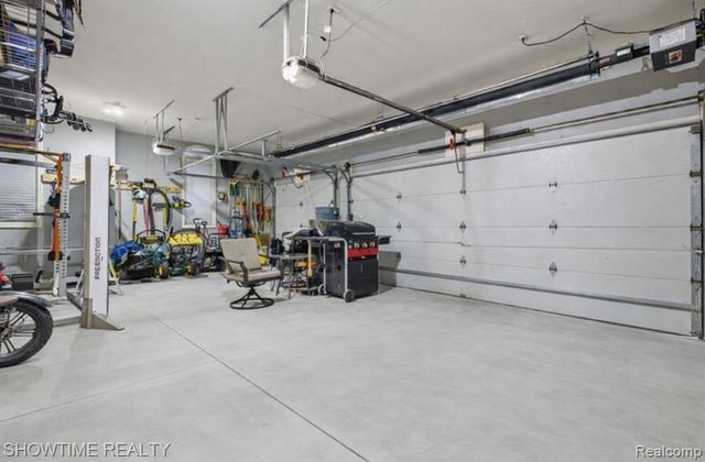 4157 Springbrook Drive, Sterling Heights, MI 48314