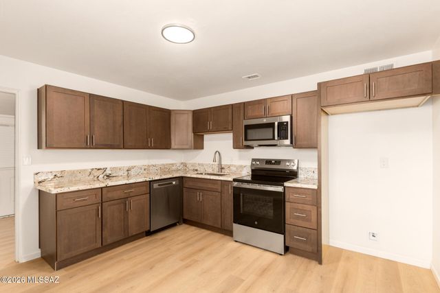 718 N Benton Avenue, Tucson, AZ 85711