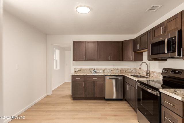 718 N Benton Avenue, Tucson, AZ 85711