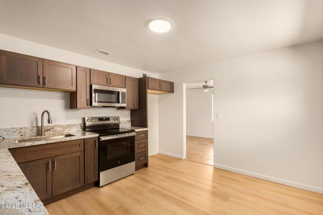 718 N Benton Avenue, Tucson, AZ 85711