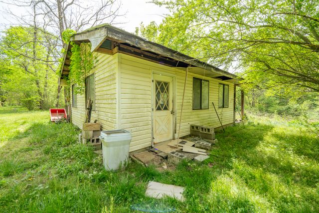4242 Upper Factory Creek Rd, Waynesboro, TN 38485