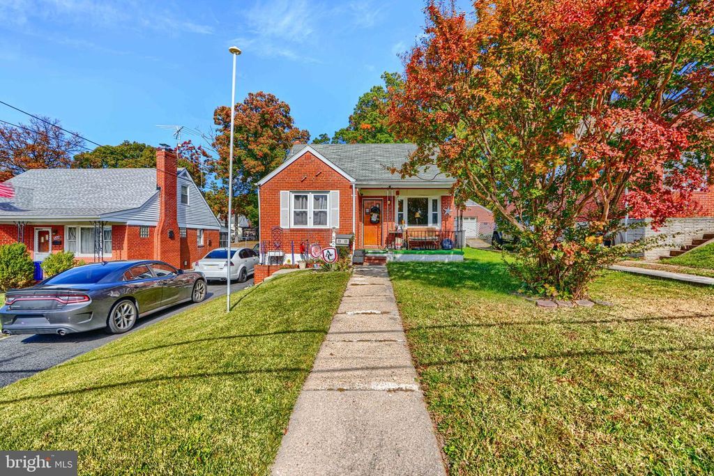 320 SAVANNAH RD, Essex, MD 21221