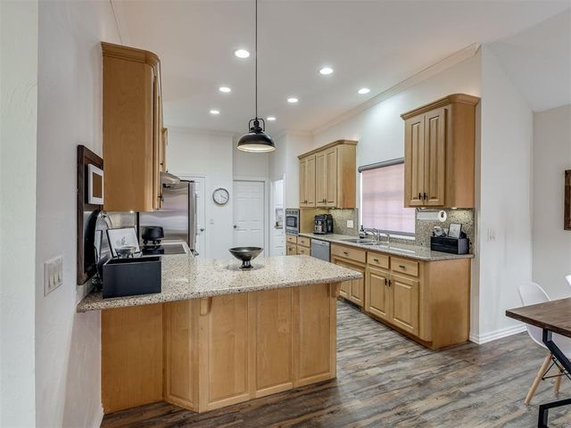 204 Castle Rock Road, Yukon, OK 73099