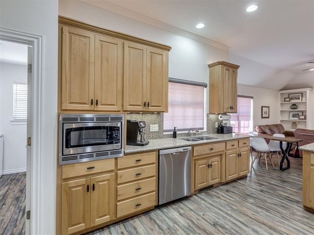 204 Castle Rock Road, Yukon, OK 73099