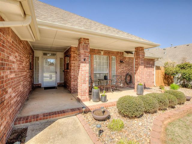 204 Castle Rock Road, Yukon, OK 73099