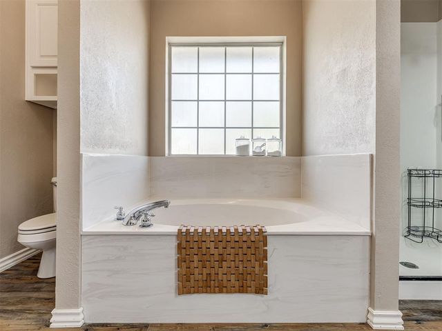204 Castle Rock Road, Yukon, OK 73099
