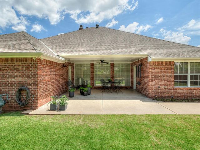 204 Castle Rock Road, Yukon, OK 73099