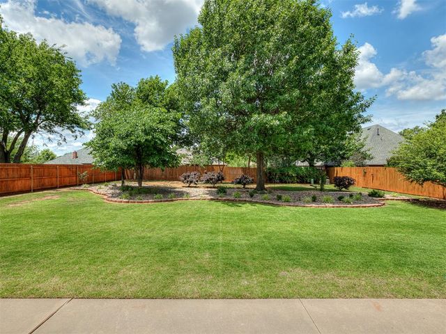 204 Castle Rock Road, Yukon, OK 73099