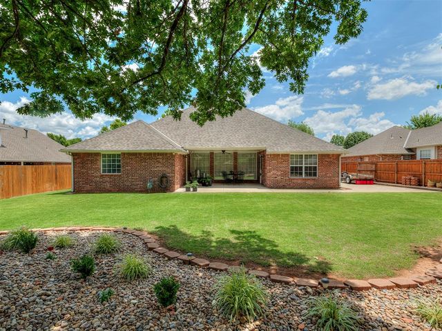 204 Castle Rock Road, Yukon, OK 73099