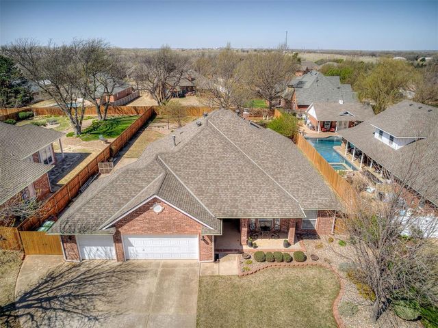 204 Castle Rock Road, Yukon, OK 73099