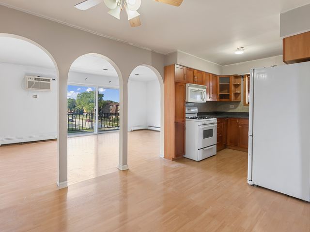 8059 W 84th Street 3N, Justice, IL 60458