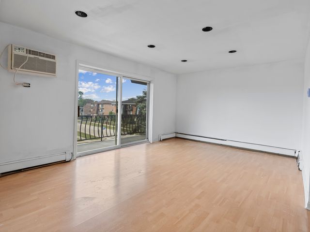 8059 W 84th Street 3N, Justice, IL 60458