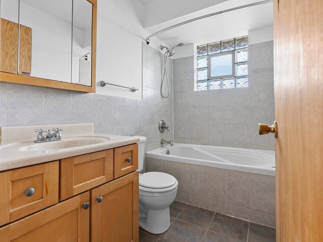 8059 W 84th Street 3N, Justice, IL 60458