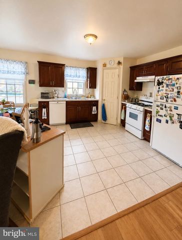 1032 ITHICA, Reading, PA 19605