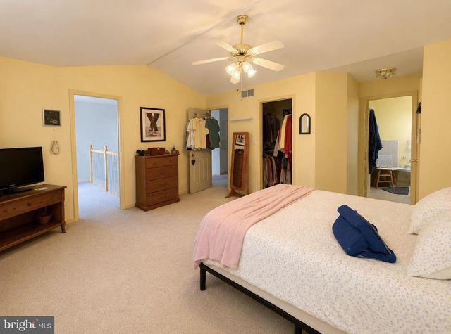 1032 ITHICA, Reading, PA 19605