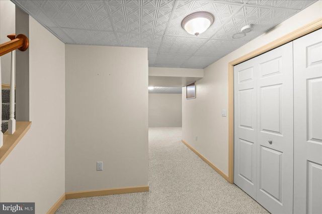1032 ITHICA, Reading, PA 19605