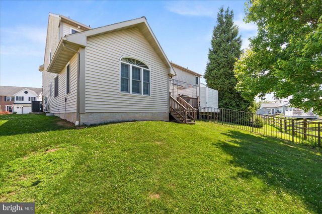 1032 ITHICA, Reading, PA 19605