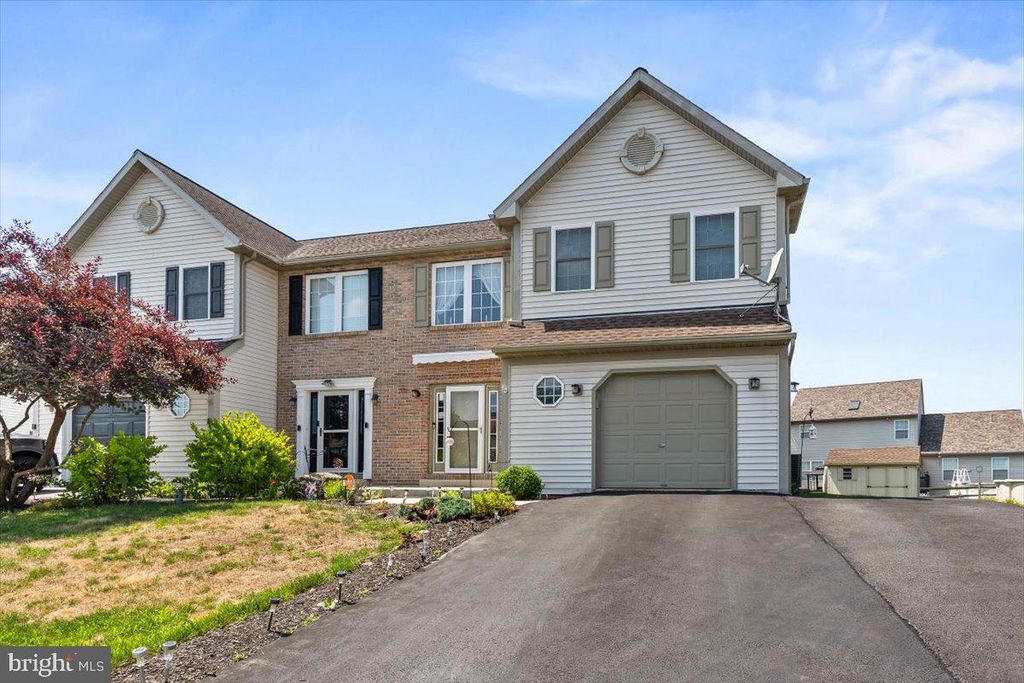 1032 ITHICA, Reading, PA 19605