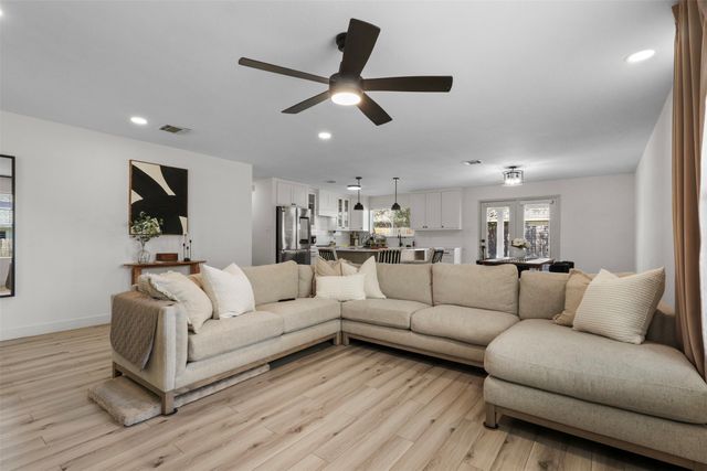2031 Lake Trail Drive, Heartland, TX 75126
