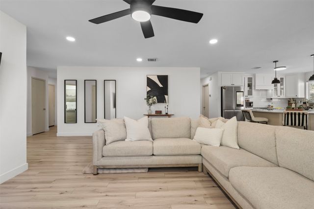2031 Lake Trail Drive, Heartland, TX 75126
