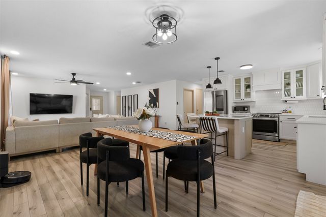 2031 Lake Trail Drive, Heartland, TX 75126