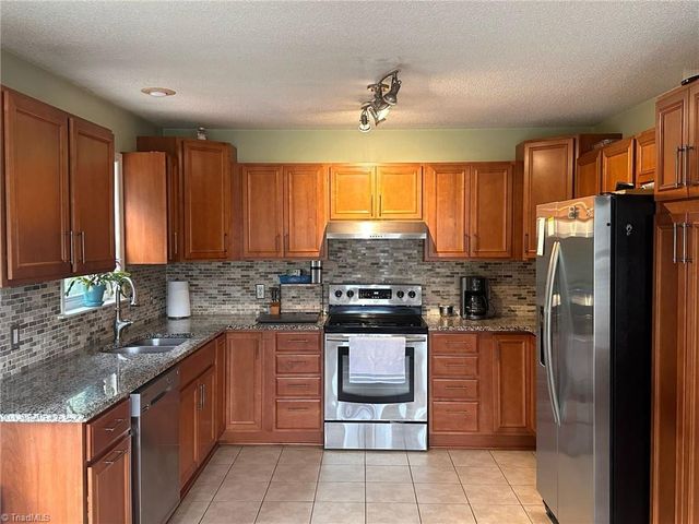 2837 Bridgeport Drive, Winston-salem, NC 27103